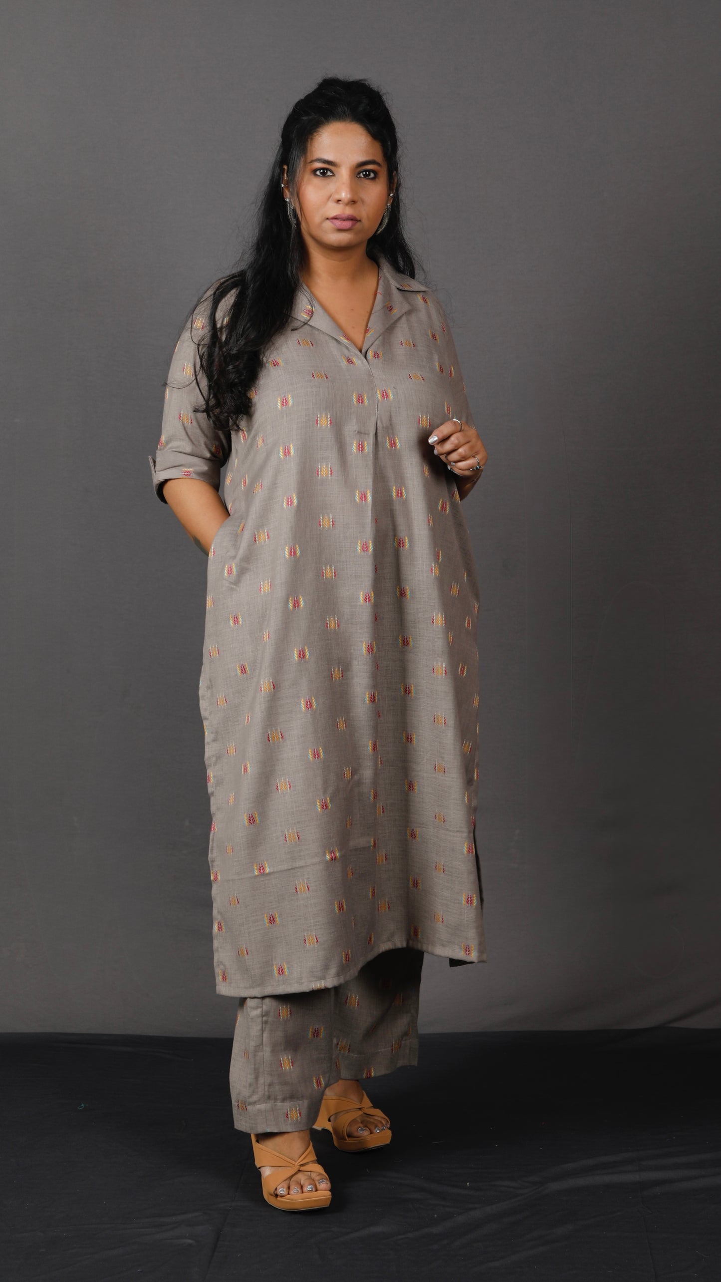 Samaa - Kurta Pant SET - Handloom cotton with thread work botti - Mud Grey
